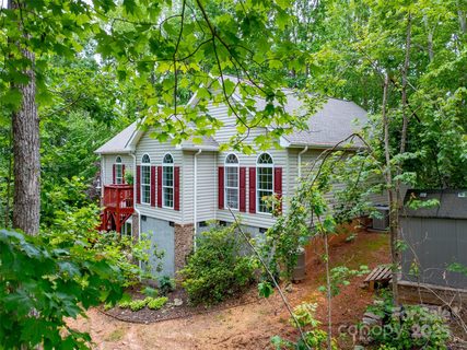 345 Ravenwood Lane sold home in Ravenwood Forest, Horse Shoe, NC