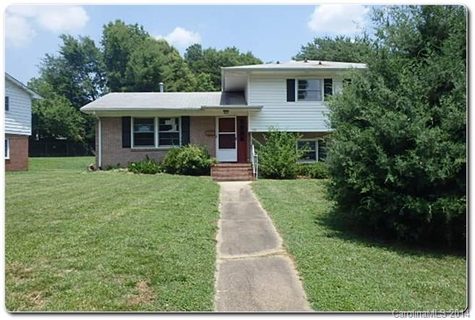 909 Bobby Lane sold home in Hillsborough Acres, Charlotte, NC
