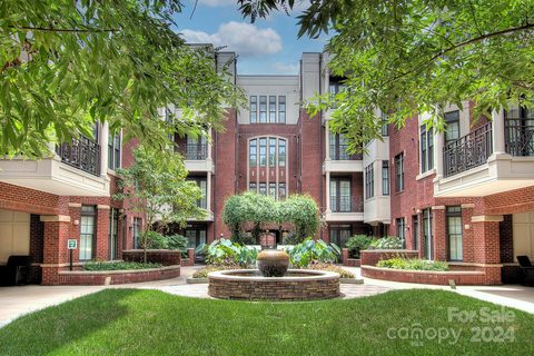 2810 Selwyn Avenue 120