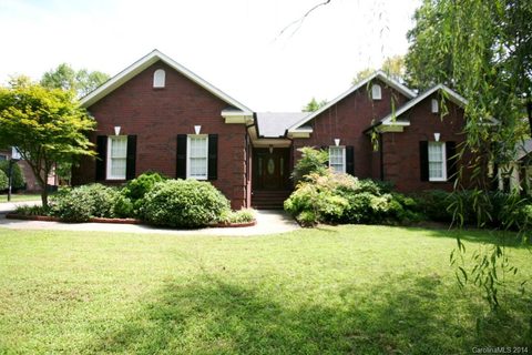 1492 Saint Annes Court