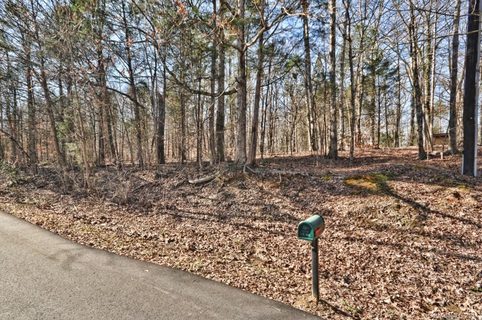 8608 Knollwood Circle