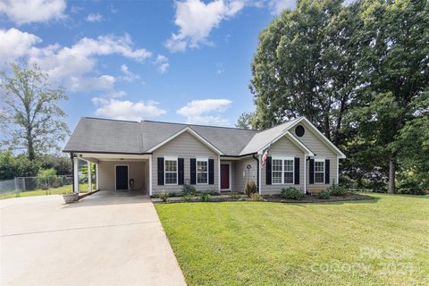 105 Chinaberry Court sold home in Hickory Creek, Gastonia, NC