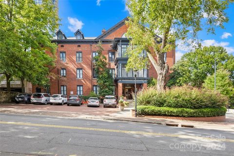 229 N Poplar Street 5