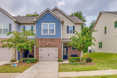 242 Ascot Run Way