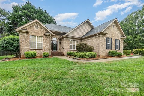 15151 Yarmouth Road sold home in Oxford Glen, Mint Hill, NC