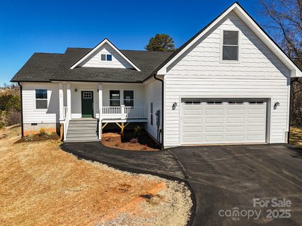 32 Little Oak Road sold home in Oak Knoll Estates, Leicester, NC