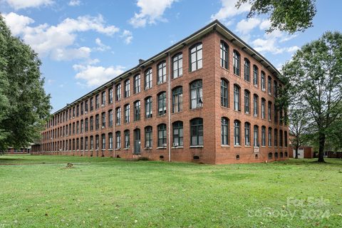 201 S Hoskins Road 122