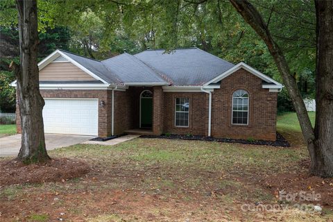 616 Oakbluff Circle sold home in Oakdale Woods, Charlotte, NC