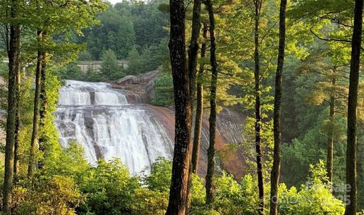 11 Lower Tanglewood Drive sold home in Toxaway Falls Village, Lake Toxaway, NC