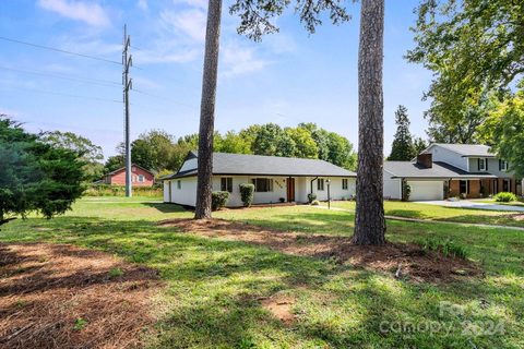 6526 Woodfield Drive sold home in Green Forest, Charlotte, NC