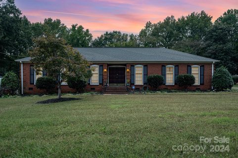 6121 Lake Forest Road sold home in Lake Forest, Charlotte, NC