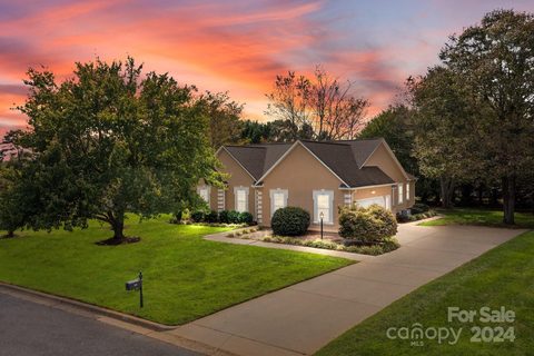109 Overhill Drive sold home in woodfield, Salisbury, NC