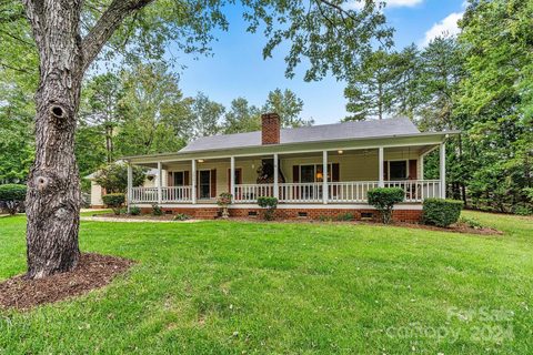7817 Old Post Road sold home in Deertrack, Denver, NC