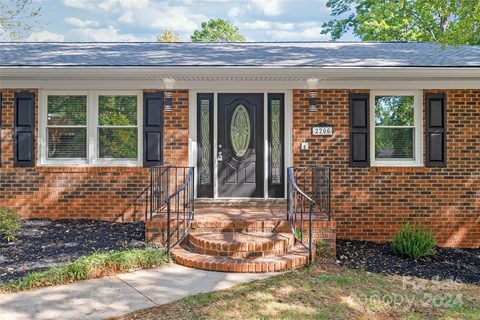 2200 Quail Drive sold home in Quail Hollow, Concord, NC