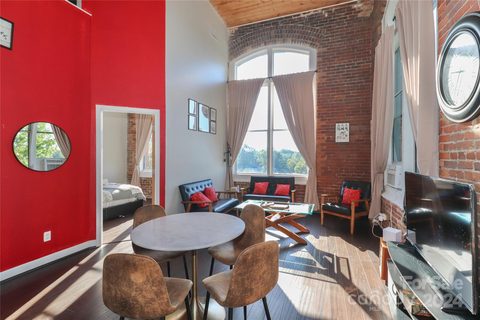 201 S Hoskins Road 335