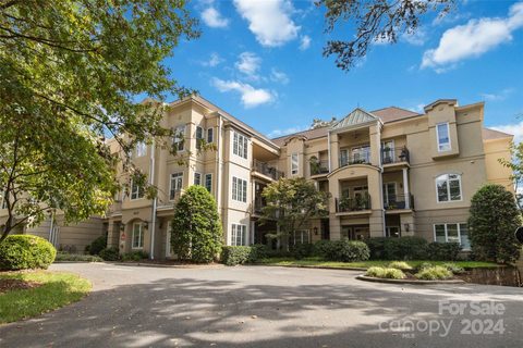 2615 Selwyn Avenue 305