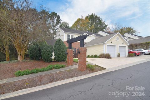 2221 Oak Hill Village Lane sold home in Oak Hill Village, Charlotte, NC