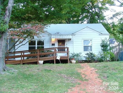 910 Everett Place
