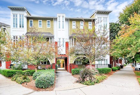 2200 Lyndhurst Avenue 202