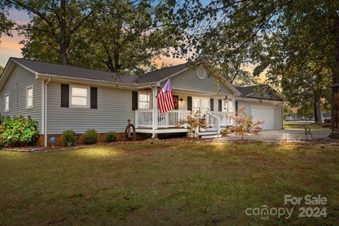 6207 Cambridge Drive sold home in College Park, Harrisburg, NC
