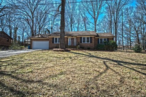 211 Hillcrest Drive