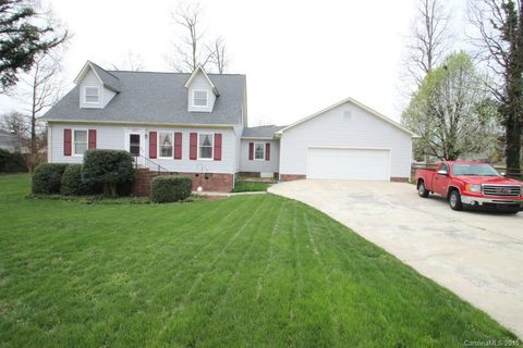 2200 Medlin Court