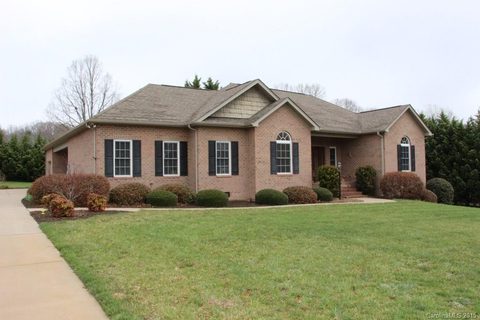 3052 Ninth Tee Drive sold home in Country Club Acres, Newton, NC