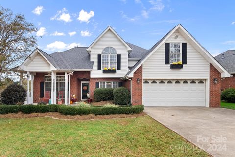2305 Pinefield Court sold home in Waterford Place, Gastonia, NC