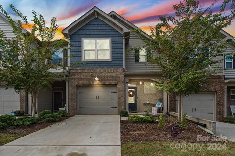 286 Ascot Run Way