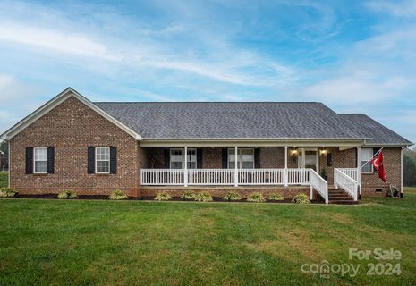 2431 Carriage Lane sold home in Grandview Farms, Lincolnton, NC