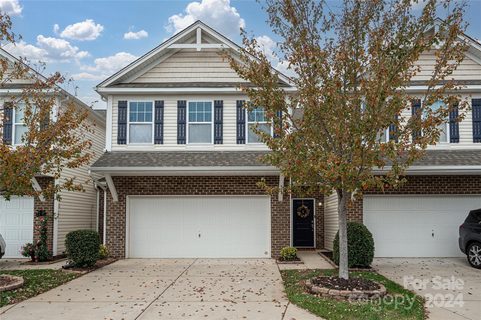 903 Summerlake Drive sold townhome in Summerlake, Fort Mill, SC