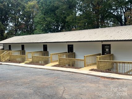 1090 7th Avenue sold multi-family property in Oakland Heights, Hickory, NC