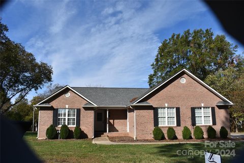 203 N Roxford Road sold home in Country Club, Kings Mountain, NC