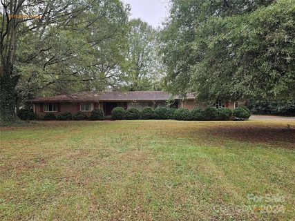 5913 Robin Hollow Drive sold home in Ellington Farm, Mint Hill, NC
