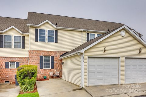 7010 Elm Hill Court sold home in Oak Hill Village, Charlotte, NC