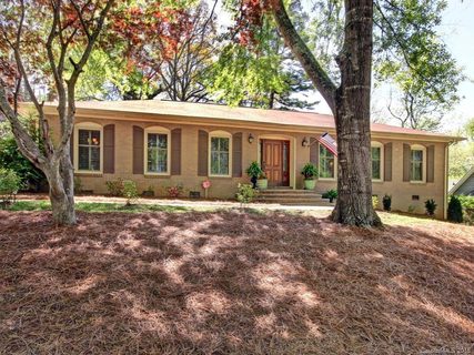 6121 Carriagehouse Lane
