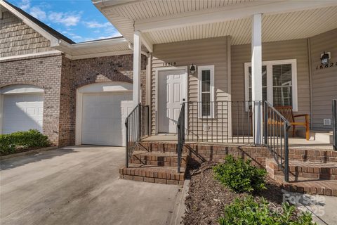 18819 Cloverstone Circle sold home in Edinburgh Square, Cornelius, NC