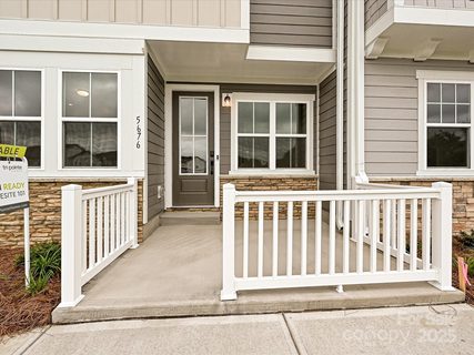 5676 Clear Creek Lane sold townhome in Trellis At The Commons, Charlotte, NC