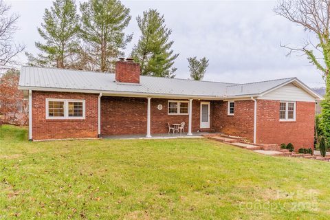 27 Dogwood Drive sold home in Dogwood Knolls, Weaverville, NC