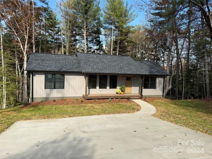 118 Hillcrest Lane sold home in Heritage Farms, Hickory, NC