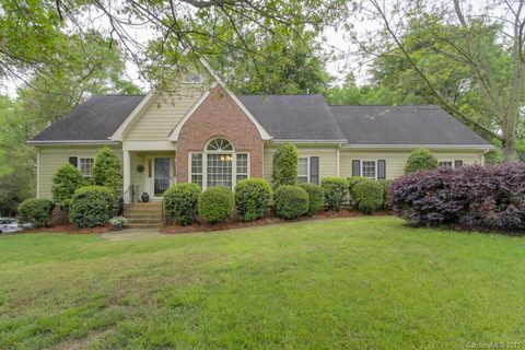 10817 Megwood Drive sold home in Berwick, Charlotte, NC