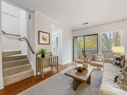 416 W 8th Street