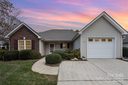 141 Oak Village Parkway sold home in Mooresville, SC