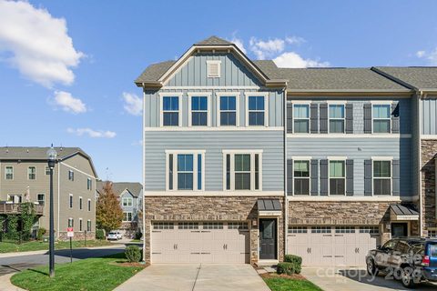 1916 Catkin Lane sold home in Townes of Oakhurst, Charlotte, NC