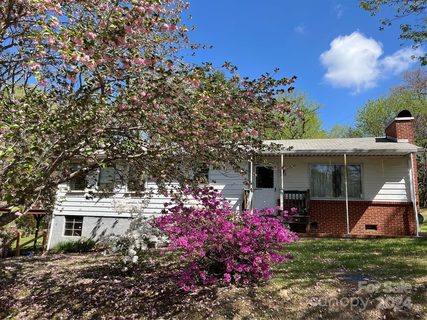 203 Mountain View Road sold home in Mountain View Park, Asheville, NC