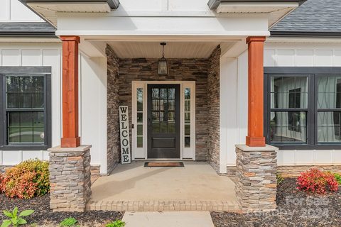 740 Sunset Pointe Drive