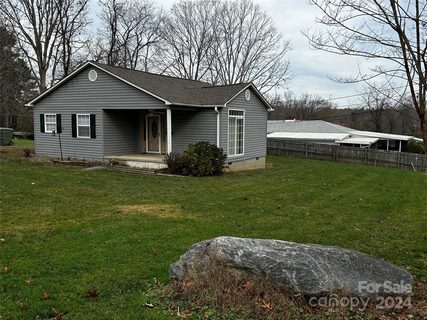 226 E Dogwood Lane sold home in Woodlawn, Hendersonville, NC