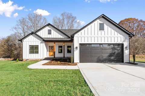 2644 Polo Lane sold home in The Paddocks, Maiden, NC