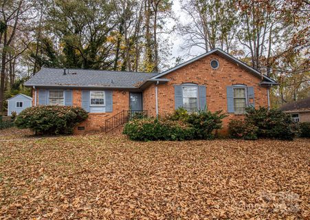 7423 Idlewild Road