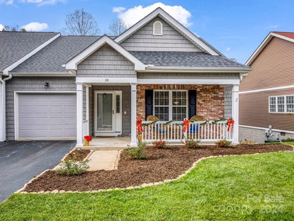 38 Old Creek Lane sold townhome in Shaws Creek Farm, Hendersonville, NC